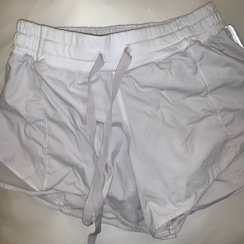 Lulu lemon hotty hot shorts 2.5’’